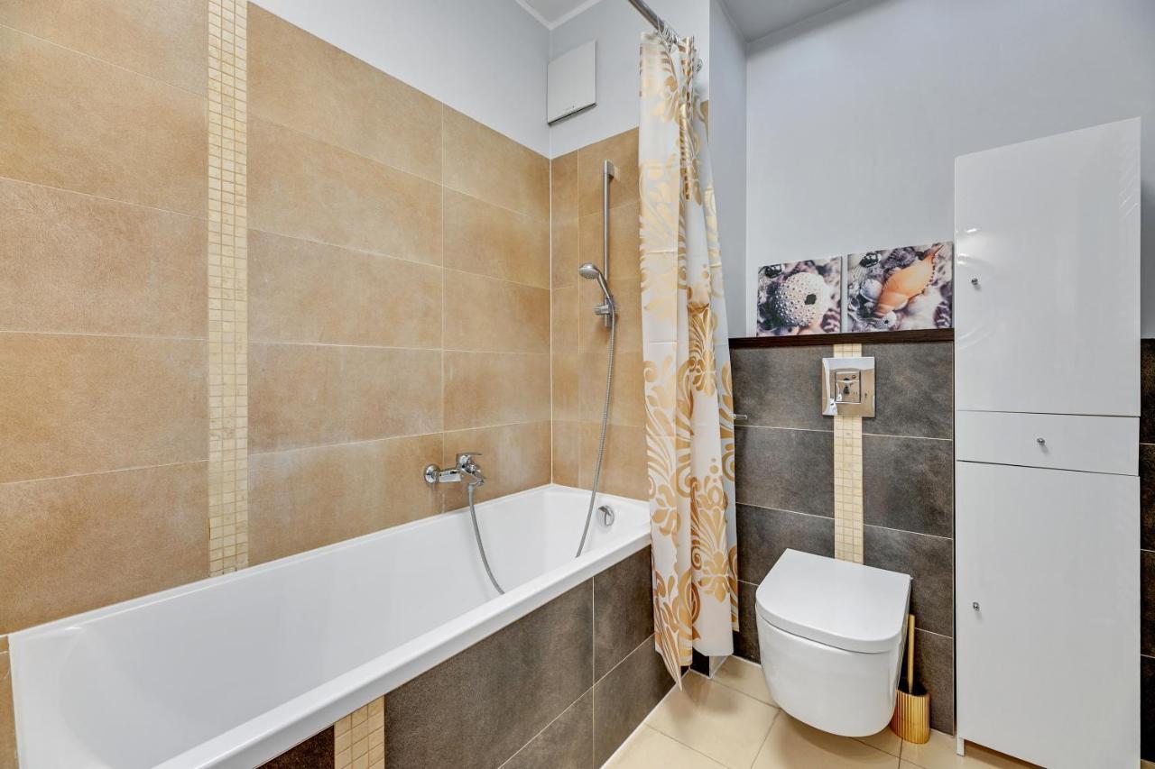 Wave Apartments - Szafarnia Old Town Гданск Екстериор снимка